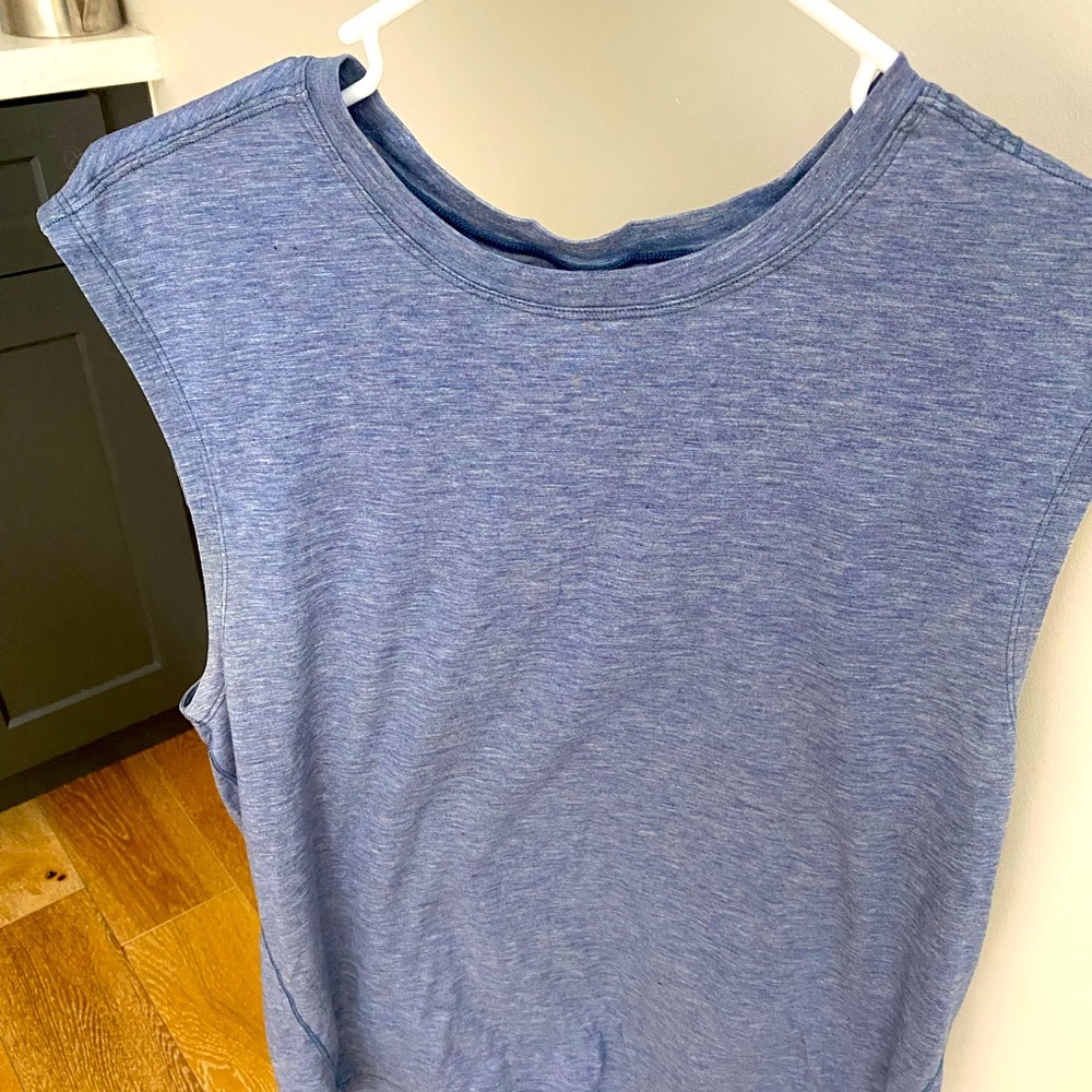 Lululemon work out tee shirt. Good condition
